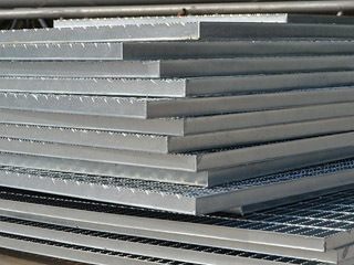 钢格栅板 现代工业与建筑中的多功能钢制产品